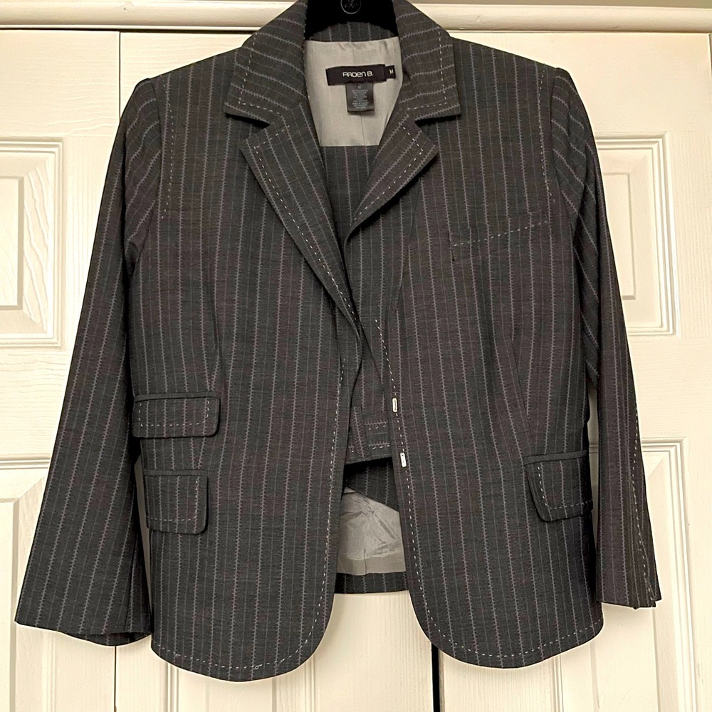 Arden B Women’s Suit - Jacket Size M | Skirt Size 4